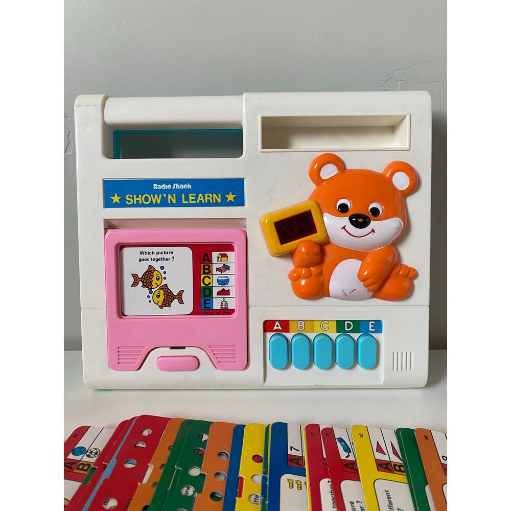 Vintage RadioShack Show 'N Learn Preschool Toy With 2 Sided Cards- Working - Picture 2 of 4